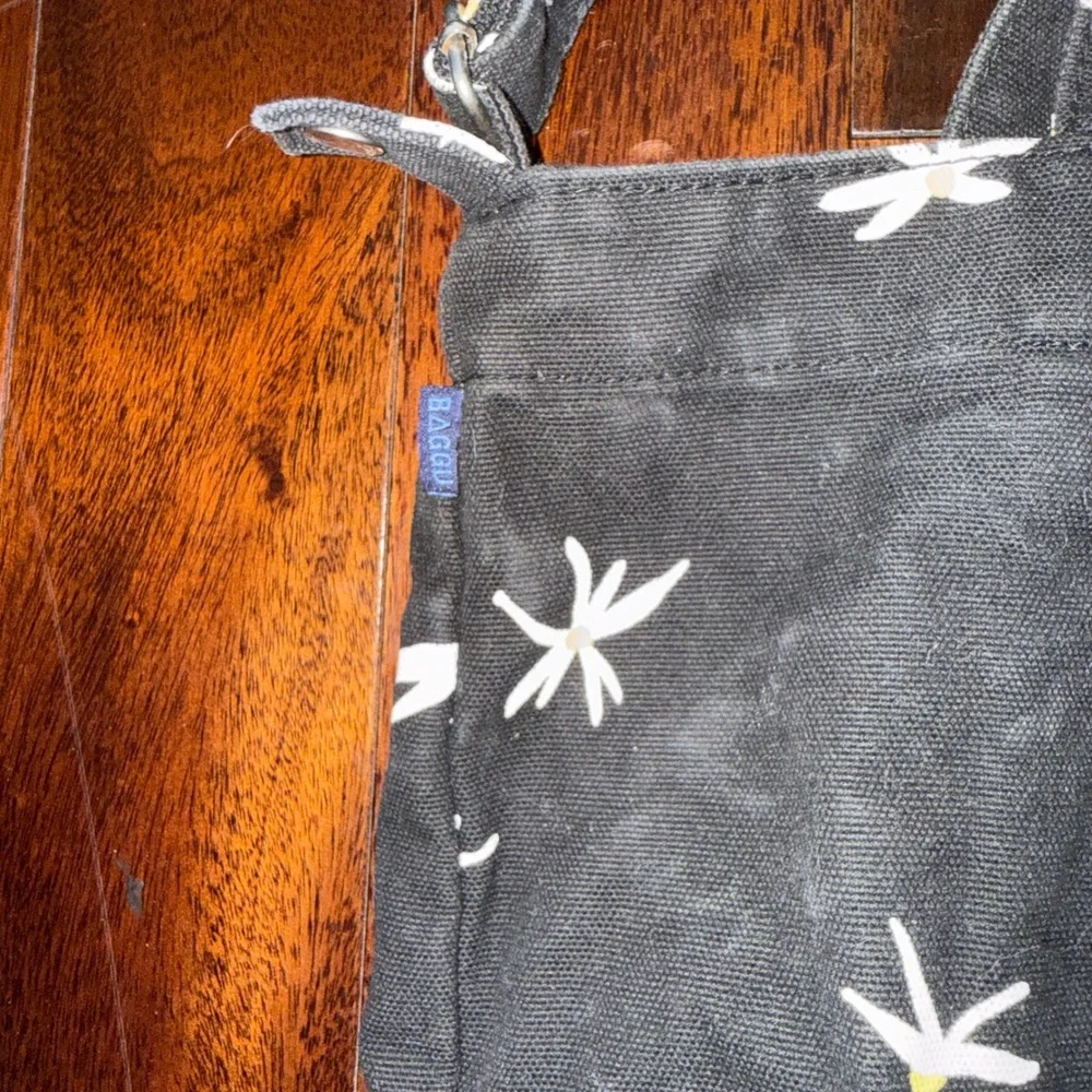 BAGGU Daisy Print Canvas Tote Crossbody Bag Black White Floral Adjustable Boho
